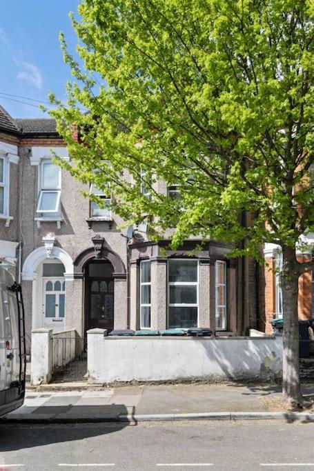 Modern 3 Bed Apartment In Tottenham London Eksteriør billede