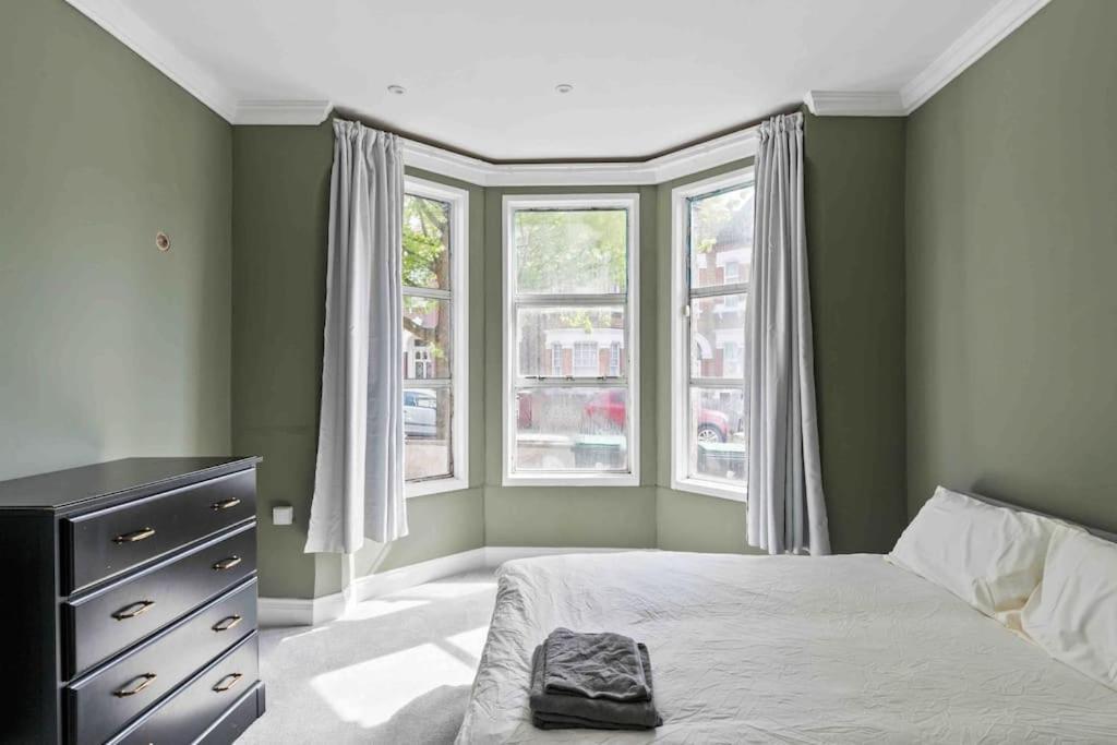 Modern 3 Bed Apartment In Tottenham London Eksteriør billede
