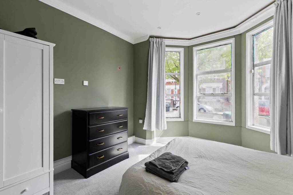 Modern 3 Bed Apartment In Tottenham London Eksteriør billede